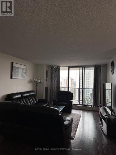 1810 - 21 Knightsbridge Road, Brampton, ON - Indoor Photo Showing Living Room