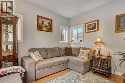 First bedroom on main floor - 393 Mccarren Avenue, Kelowna, BC - Indoor Photo Showing Living Room