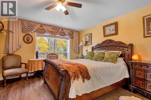 Primary bedroom with a 5 piece ensuite & walk in closet - 393 Mccarren Avenue, Kelowna, BC - Indoor Photo Showing Bedroom