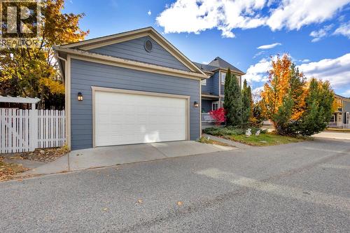 Garage access from laneway with additional parking spots - 393 Mccarren Avenue, Kelowna, BC - Outdoor