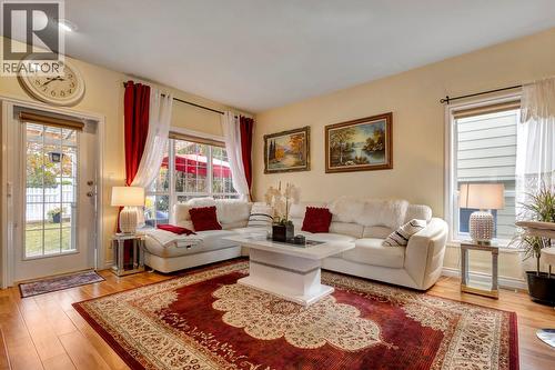 Spacious living room with access to backyard - 393 Mccarren Avenue, Kelowna, BC - Indoor Photo Showing Living Room