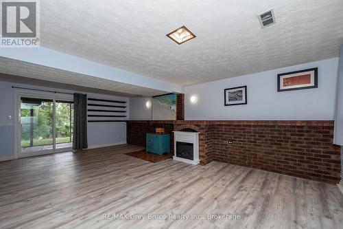 260 8Th A Avenue E, Owen Sound, ON - Indoor With Fireplace