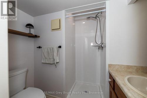 260 8Th A Avenue E, Owen Sound, ON - Indoor Photo Showing Bathroom