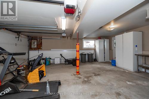 260 8Th A Avenue E, Owen Sound, ON - Indoor Photo Showing Garage