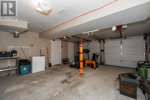 260 8Th A Avenue E, Owen Sound, ON - Indoor Photo Showing Garage