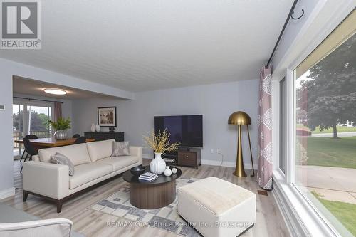 260 8Th A Avenue E, Owen Sound, ON - Indoor Photo Showing Living Room