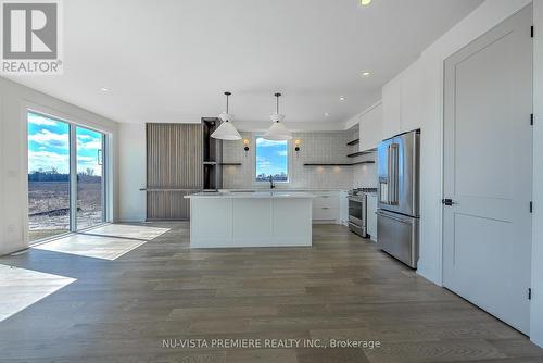 6517 Heathwoods Avenue, London South (South V), ON - Indoor Photo Showing Kitchen With Upgraded Kitchen