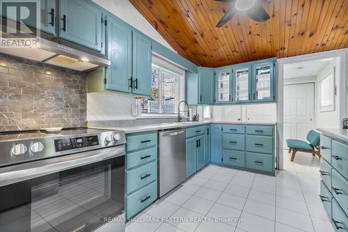 14 Franklin Street, Curve Lake First Nation 35 (Curve Lake First Nation), ON - Indoor Photo Showing Kitchen With Upgraded Kitchen