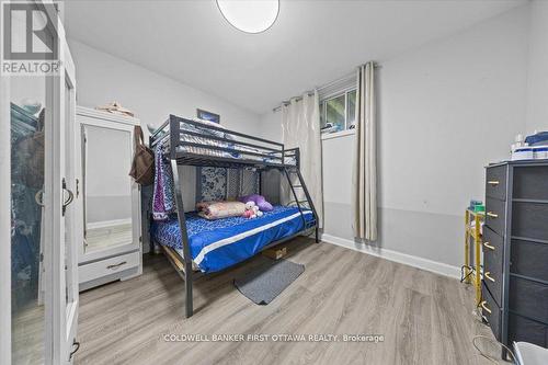 562 Queen Mary Street, Ottawa, ON - Indoor Photo Showing Bedroom