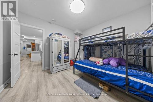 562 Queen Mary Street, Ottawa, ON - Indoor Photo Showing Bedroom