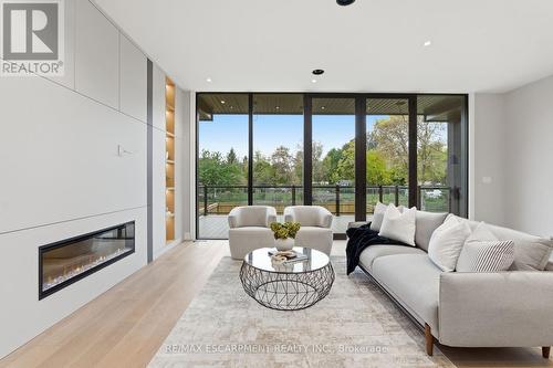 957 Halliday Avenue, Mississauga, ON - Indoor Photo Showing Living Room With Fireplace