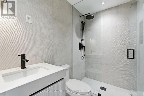 957 Halliday Avenue, Mississauga, ON - Indoor Photo Showing Bathroom