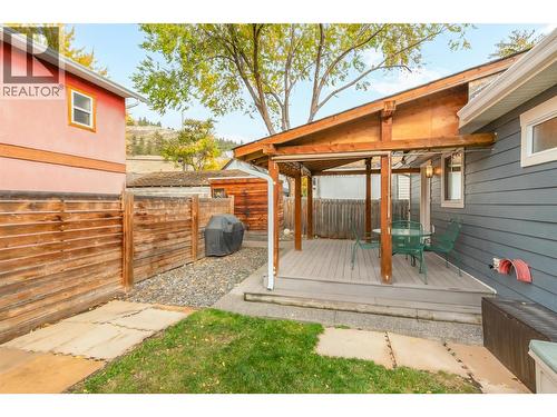 558-560 Cambridge Avenue, Kelowna, BC - Outdoor With Exterior