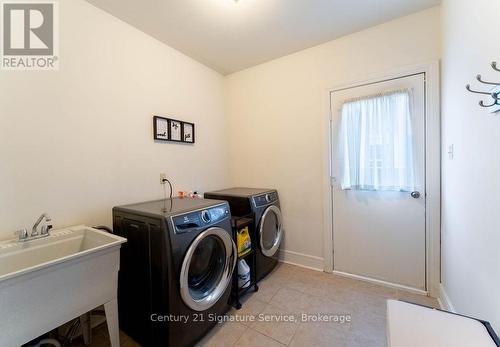 5580 Millbrook Lane, Mississauga, ON - Indoor Photo Showing Laundry Room