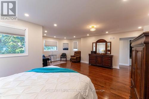 5580 Millbrook Lane, Mississauga, ON - Indoor Photo Showing Bedroom