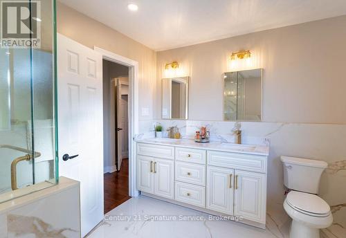 5580 Millbrook Lane, Mississauga, ON - Indoor Photo Showing Bathroom