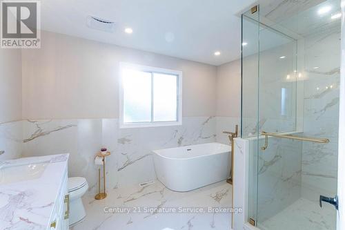 5580 Millbrook Lane, Mississauga, ON - Indoor Photo Showing Bathroom