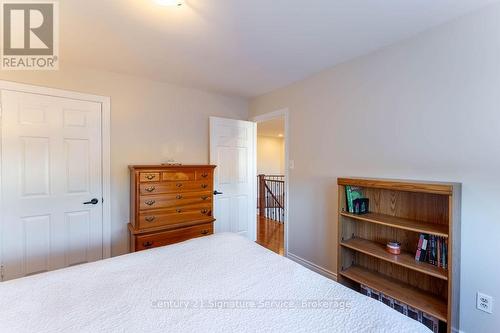 5580 Millbrook Lane, Mississauga, ON - Indoor Photo Showing Bedroom