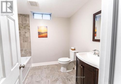 5580 Millbrook Lane, Mississauga, ON - Indoor Photo Showing Bathroom