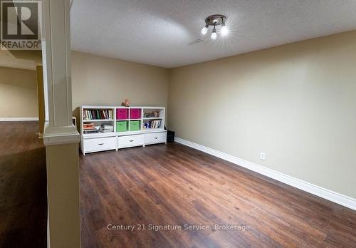 5580 Millbrook Lane, Mississauga, ON - Indoor Photo Showing Other Room