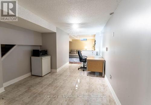 5580 Millbrook Lane, Mississauga, ON - Indoor