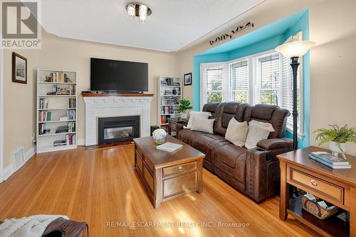 46 Weir Street S, Hamilton, ON - Indoor Photo Showing Living Room With Fireplace
