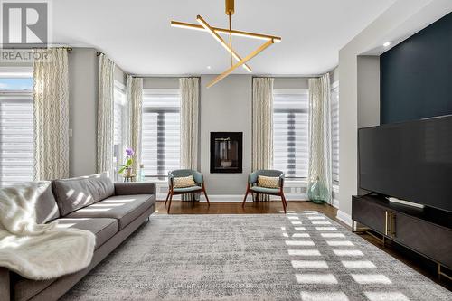 251 Joshua Street, Ottawa, ON - Indoor Photo Showing Living Room
