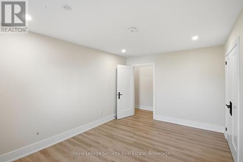 B - 185 Main Street, King, ON - Indoor Photo Showing Other Room