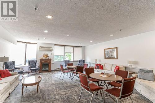206 - 181 Collier Street, Barrie, ON - Indoor Photo Showing Living Room