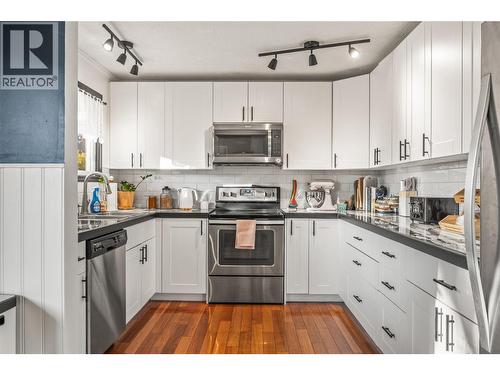 7089 Longacre Drive, Vernon, BC - Indoor Photo Showing Kitchen With Stainless Steel Kitchen With Upgraded Kitchen