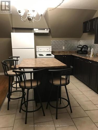 431 Albert Street, Strathroy-Caradoc (Nw), ON - Indoor Photo Showing Kitchen With Double Sink