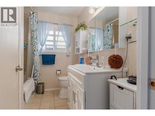 8329 Highway 3B, Trail, BC - Indoor Photo Showing Bathroom