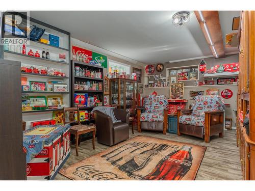 8329 Highway 3B, Trail, BC - Indoor