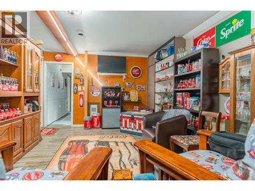 8329 Highway 3B, Trail, BC - Indoor