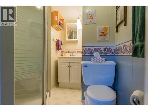 8329 Highway 3B, Trail, BC - Indoor Photo Showing Bathroom