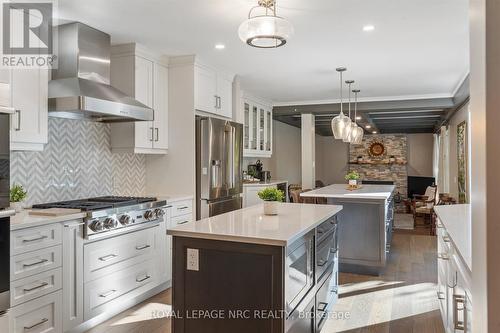16 Briarfield Crescent, St. Catharines (Glendale/Glenridge), ON - Indoor Photo Showing Kitchen With Upgraded Kitchen