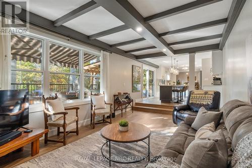 16 Briarfield Crescent, St. Catharines (Glendale/Glenridge), ON - Indoor Photo Showing Living Room