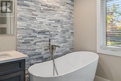 16 Briarfield Crescent, St. Catharines (Glendale/Glenridge), ON - Indoor Photo Showing Bathroom