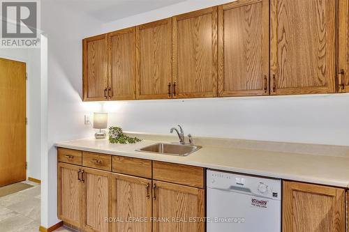 201 - 2406 Mountland Drive, Peterborough (Monaghan Ward 2), ON - Indoor Photo Showing Kitchen