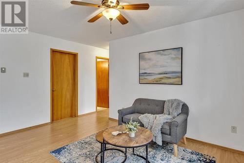 201 - 2406 Mountland Drive, Peterborough (Monaghan Ward 2), ON - Indoor Photo Showing Living Room