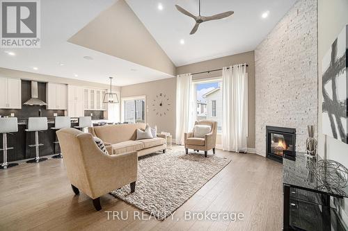 Great Room - 670 Parade Drive, Ottawa, ON - Indoor Photo Showing Living Room With Fireplace