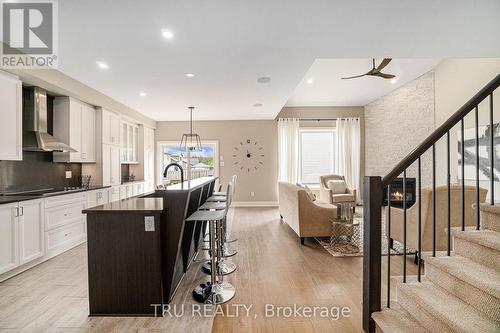 670 Parade Drive, Ottawa, ON - Indoor Photo Showing Kitchen With Upgraded Kitchen