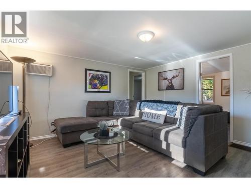356 Tingley Street, Ashcroft, BC - Indoor Photo Showing Living Room