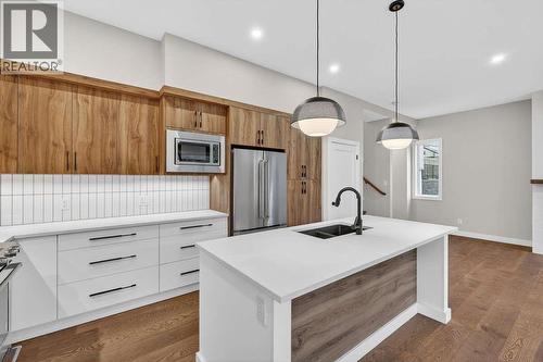 1550 Union Road Unit# 46, Kelowna, BC - Indoor Photo Showing Kitchen With Double Sink With Upgraded Kitchen