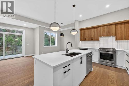 1550 Union Road Unit# 46, Kelowna, BC - Indoor Photo Showing Kitchen With Double Sink With Upgraded Kitchen