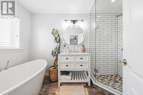 8 Matteo Trail, Hamilton, ON - Indoor Photo Showing Bathroom