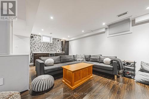 8 Matteo Trail, Hamilton, ON - Indoor Photo Showing Living Room