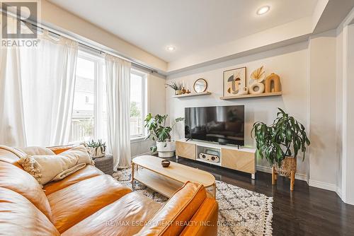 8 Matteo Trail, Hamilton, ON - Indoor Photo Showing Living Room