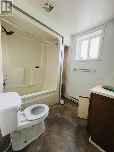128 Second Lin W, Sault Ste. Marie, ON - Indoor Photo Showing Bathroom