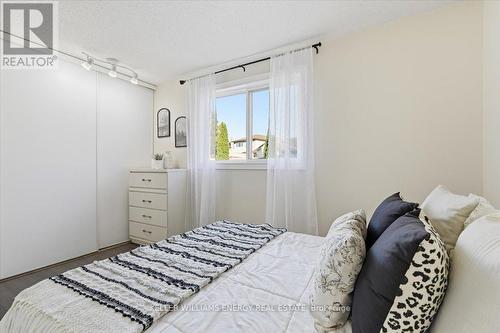 856 Roundelay Drive, Oshawa (Mclaughlin), ON - Indoor Photo Showing Bedroom